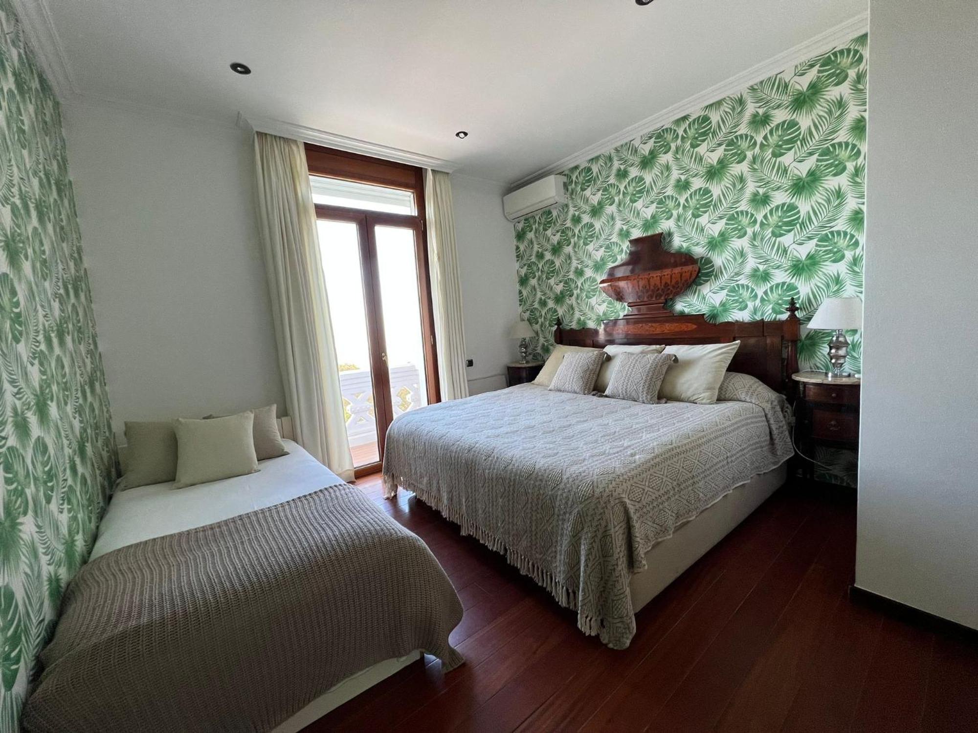 Aya House Hotel Barcelona Exterior photo