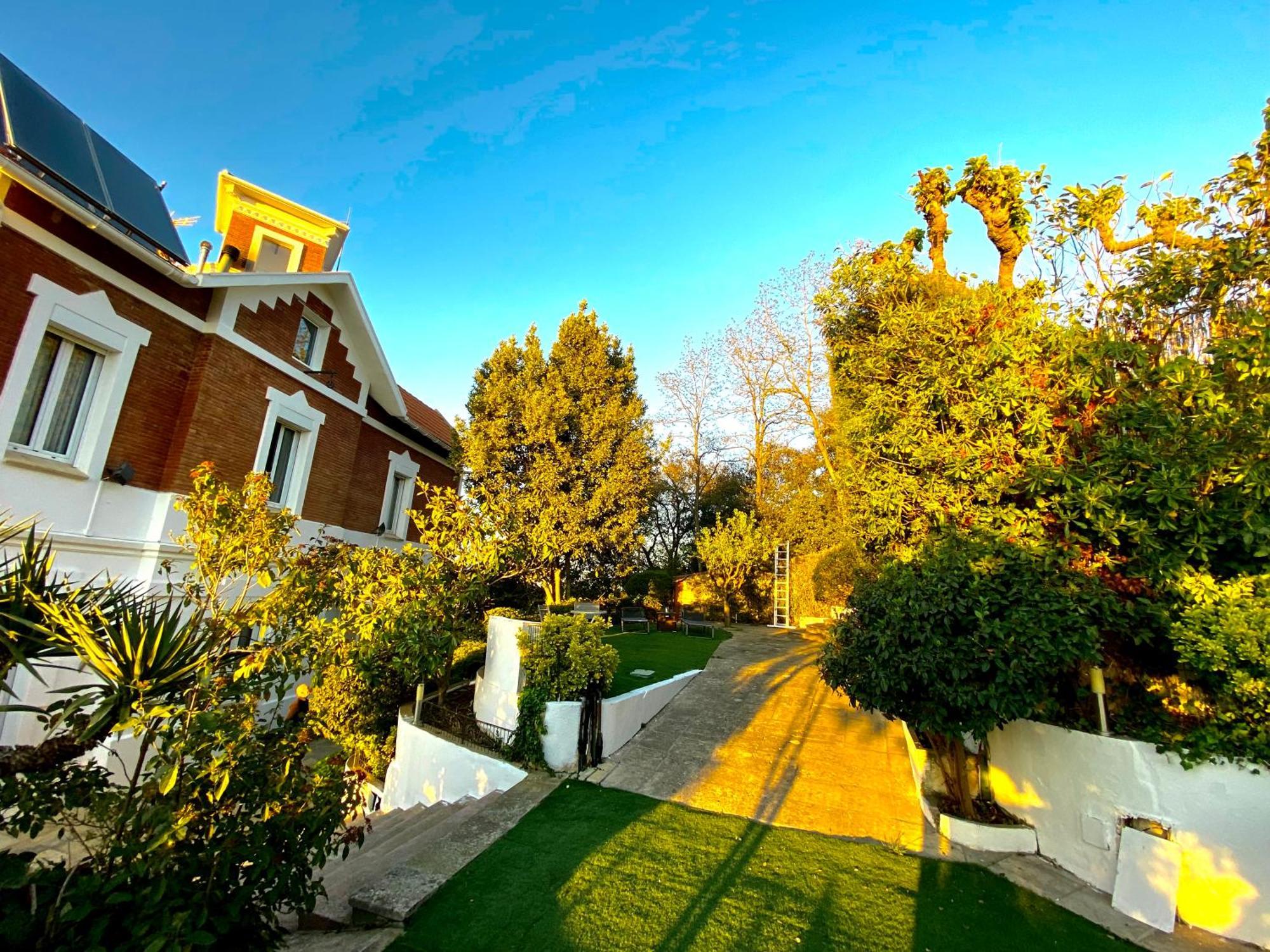 Aya House Hotel Barcelona Exterior photo